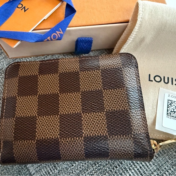 Louis Vuitton Zippy Coin Purse in Damier Ebene - Picture 2 of 13